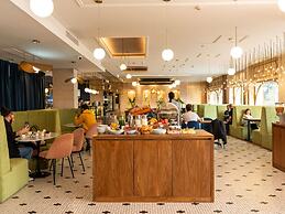 Ibis Pilar