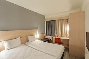 Ibis Pilar