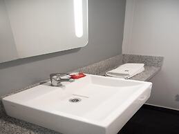 Ibis Pilar