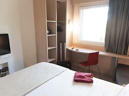Ibis Pilar