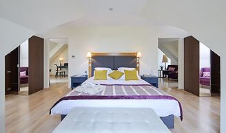 Mercure Maintenon