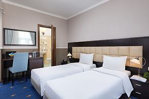 MIRROS Hotel Moscow Kremlin