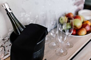 MIRROS Hotel Moscow Kremlin
