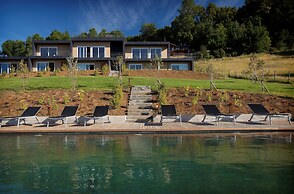 Lake Lodge