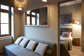 La Gioia Grey Stylish Apartments