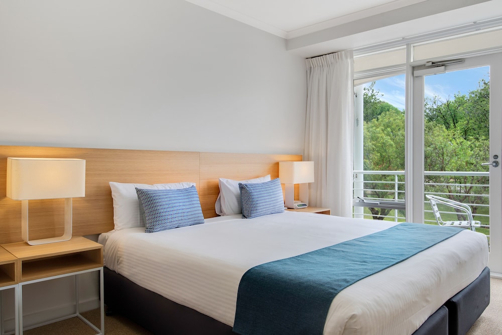 MainStay Suites Williamstown