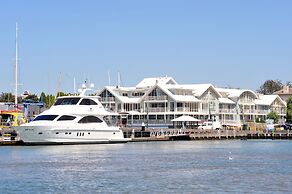 MainStay Suites Williamstown