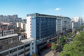 Days Inn by Wyndham Yueyang Train Station