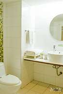 Days Inn by Wyndham Yueyang Train Station