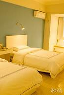 Days Inn by Wyndham Yueyang Train Station
