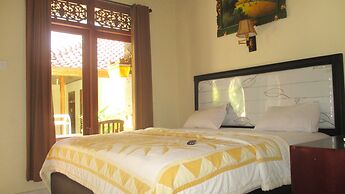 Adus Beach Inn