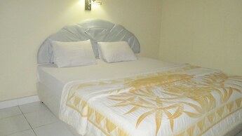 Adus Beach Inn