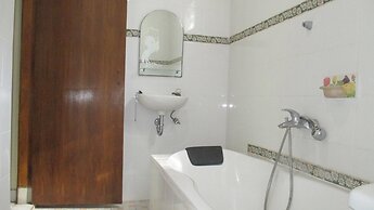 Adus Beach Inn