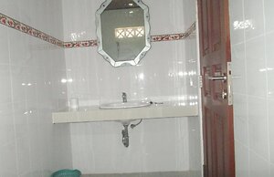 Adus Beach Inn