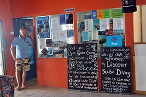Ratu Kini Backpackers & Dive Resort
