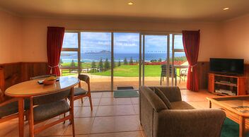Islander Lodge Apartments
