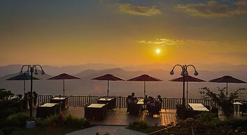 Rupakot Resort