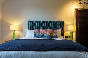 Black Ivy Hotel