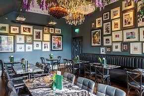 Black Ivy Hotel