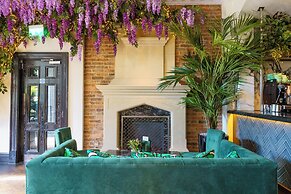 Black Ivy Hotel