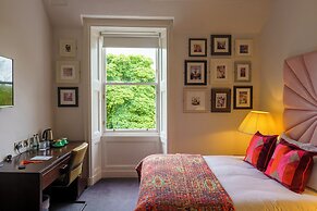 Black Ivy Hotel