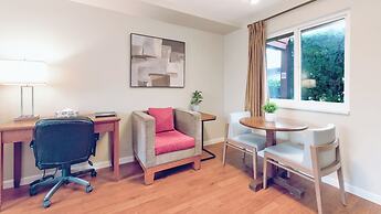 Gibsons Garden Hotel