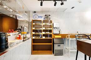 S Box Sukhumvit Hotel