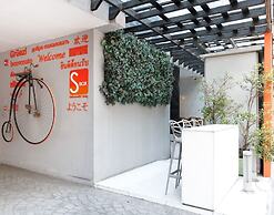 S Box Sukhumvit Hotel