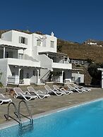 Yakinthos Residence