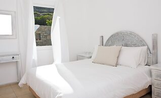 Yakinthos Residence