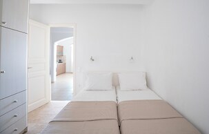 Yakinthos Residence
