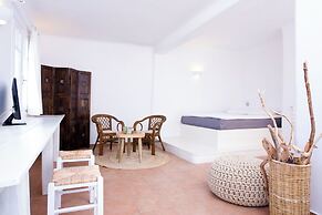 Yakinthos Residence