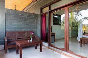 Outpost Ubud Nyuh Kuning Live