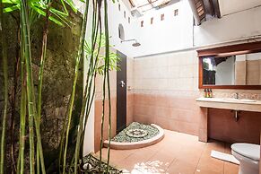 Outpost Ubud Nyuh Kuning Live