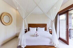 Outpost Ubud Nyuh Kuning Live