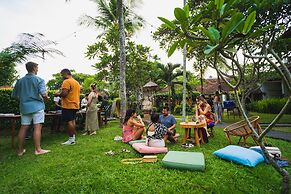 Outpost Ubud Nyuh Kuning Live