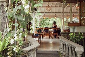Outpost Ubud Nyuh Kuning Live