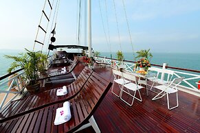 Imperial Legend Cruise Halong