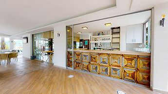 Moda Beach Hotel