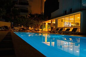 Moda Beach Hotel