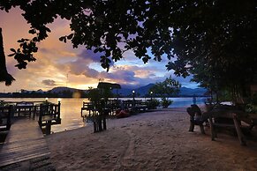 Natural Bungalows Restaurant and Bar