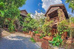 Natural Bungalows Restaurant and Bar