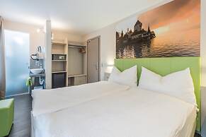 Adhhoc Hotel