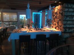 Adhhoc Hotel
