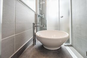 Adhhoc Hotel