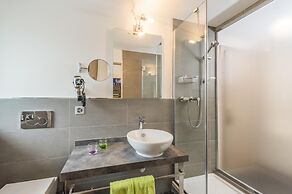 Adhhoc Hotel