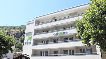 Adhhoc Hotel