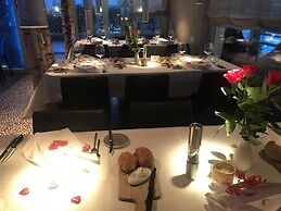 Adhhoc Hotel