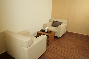 Richmond Hotel & Suites
