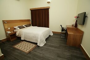 Richmond Hotel & Suites